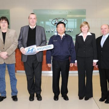 Společnost HMMC předala Starostům obcí Dobrá, Nošovice a Nižní Lhoty osobní auta Hyundai i30