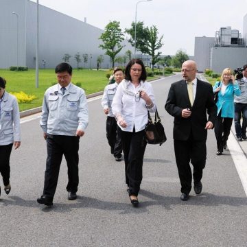 Návštěva paní Miroslavy Němcové, předsedkyně Poslanecké sněmovny PČR v závodě HMMC