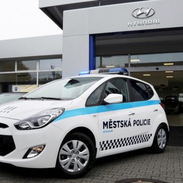 Převzetí dvou vozidel Hyundai ix20 Městskou policií Ostrava