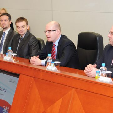 Návštěva Bohuslava Sobotky, předsedy vlády ČR, v závodě HMMC