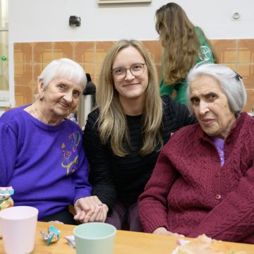 Giving Tuesday 2025 | Spojujeme generace s ADRA